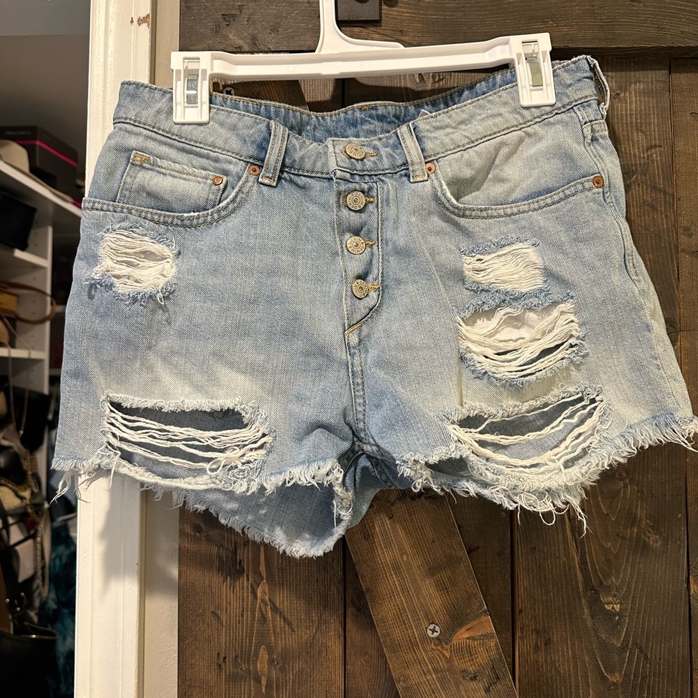 H&M Distressed Boyfriend 90s Denim Shorts 28